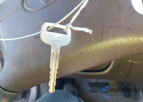 1998 Toyota Camry Le z USA, uszkodzony, nr VIN 4T1BG22K0WU386088